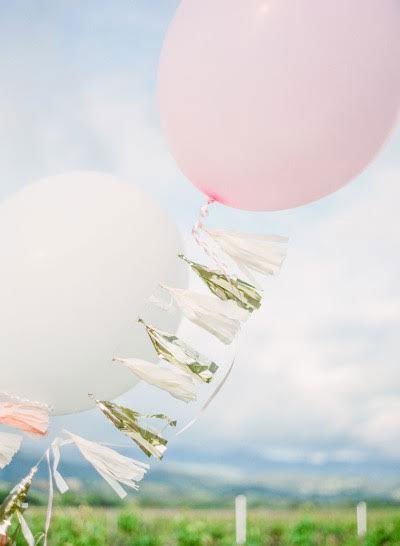 Guirlande de ballons ronds geants rose, tassels metallique rose et argent